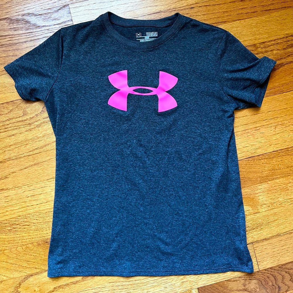Under Armour short sleeved shirt, size youth medium, excellent condition